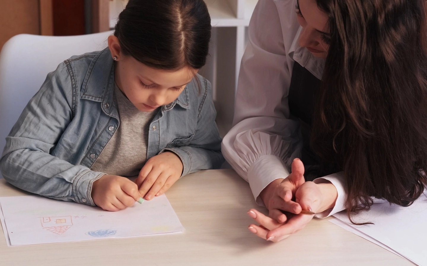Child painting on an evaluation session